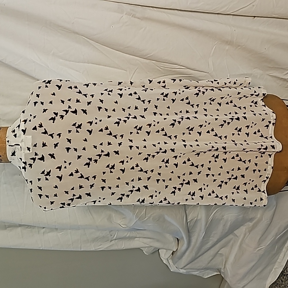 Womans Shear Sleeveless Top by Ember. Bird print. Size Large. Tie Collar. - Picture 3 of 8